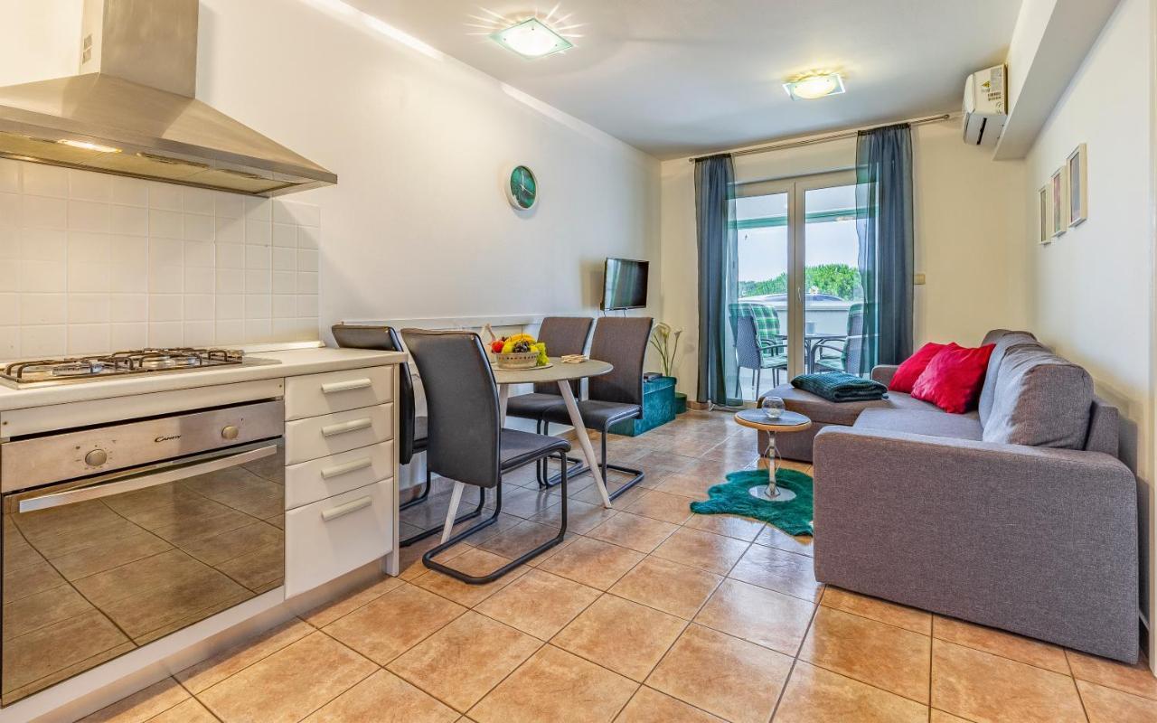 Olga's Place-new 200 Mt From The Sea Pula